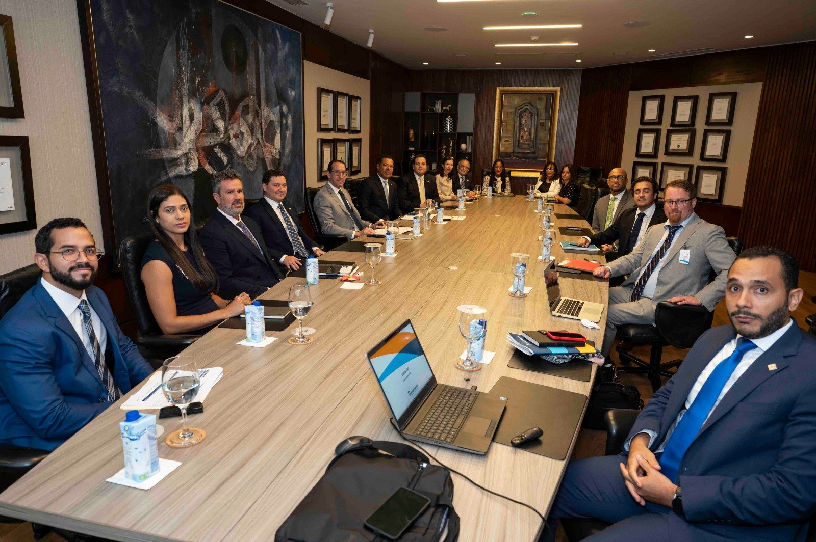 FMI y Banreservas analizan perspectivas económicas y del sistema financiero para 2025